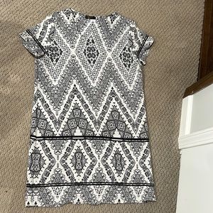 Black and White pattern dress | Size Medium